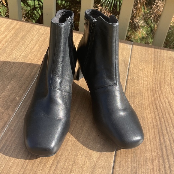 Clarks Kyndall Fae Women’s Leather Bootie Black - Picture 4 of 8